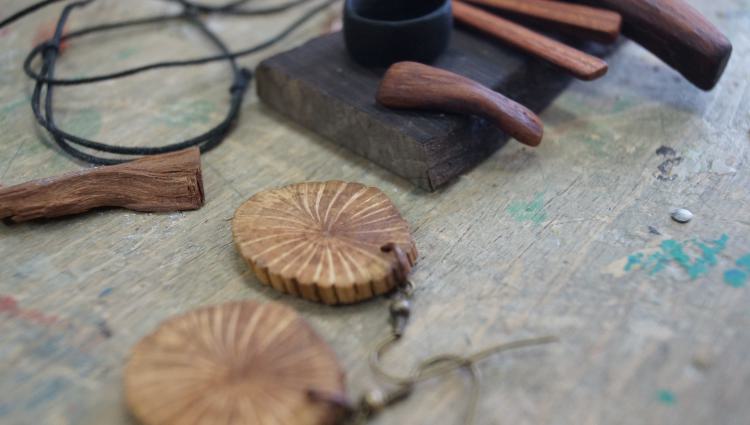 Kreativwerkstatt: Holzschmuck